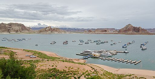 512px-Lake_Powell_with_Marina_2013.jpg 512px-Lake_Powell_with_Marina_2013.jpg